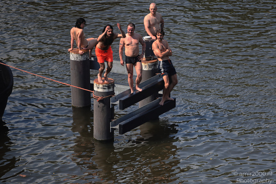 Enjoying_The_Hot_Day_By_The_Canal_Amsterdam_Netherlands_People_Creative_Collection_Photography_Canon_EOS_R5_Mark_II_2026_002.JPG