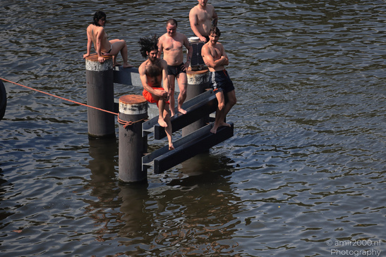 Enjoying_The_Hot_Day_By_The_Canal_Amsterdam_Netherlands_People_Creative_Collection_Photography_Canon_EOS_R5_Mark_II_2026_004.JPG