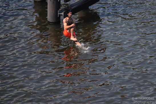 Enjoying_The_Hot_Day_By_The_Canal_Amsterdam_Netherlands_People_Creative_Collection_Photography_Canon_EOS_R5_Mark_II_2026_005.JPG