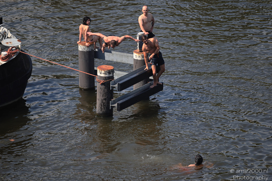 Enjoying_The_Hot_Day_By_The_Canal_Amsterdam_Netherlands_People_Creative_Collection_Photography_Canon_EOS_R5_Mark_II_2026_009.JPG