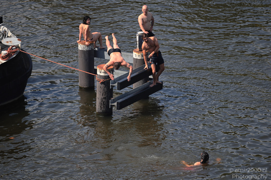 Enjoying_The_Hot_Day_By_The_Canal_Amsterdam_Netherlands_People_Creative_Collection_Photography_Canon_EOS_R5_Mark_II_2026_010.JPG
