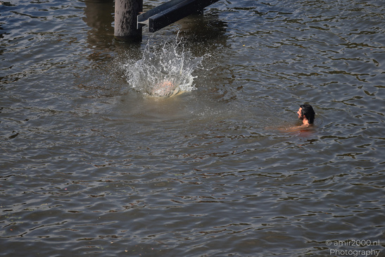 Enjoying_The_Hot_Day_By_The_Canal_Amsterdam_Netherlands_People_Creative_Collection_Photography_Canon_EOS_R5_Mark_II_2026_013.JPG