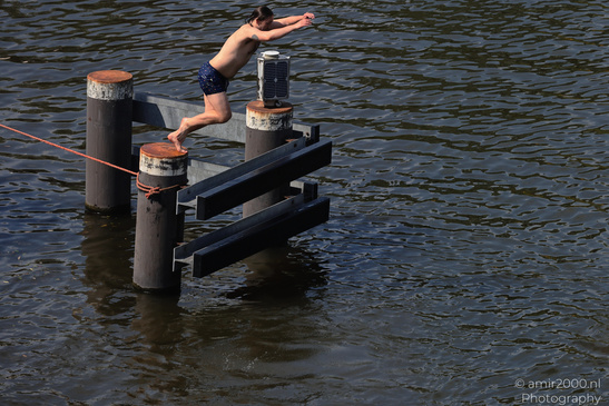 Enjoying_The_Hot_Day_By_The_Canal_Amsterdam_Netherlands_People_Creative_Collection_Photography_Canon_EOS_R5_Mark_II_2026_016.JPG
