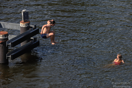 Enjoying_The_Hot_Day_By_The_Canal_Amsterdam_Netherlands_People_Creative_Collection_Photography_Canon_EOS_R5_Mark_II_2026_018.JPG