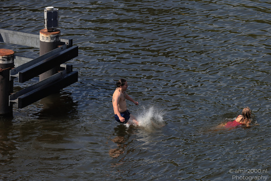 Enjoying_The_Hot_Day_By_The_Canal_Amsterdam_Netherlands_People_Creative_Collection_Photography_Canon_EOS_R5_Mark_II_2026_019.JPG