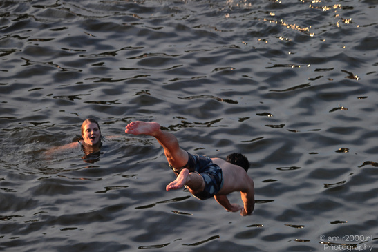 Enjoying_The_Hot_Day_By_The_Canal_Amsterdam_Netherlands_People_Creative_Collection_Photography_Canon_EOS_R5_Mark_II_2026_022.JPG