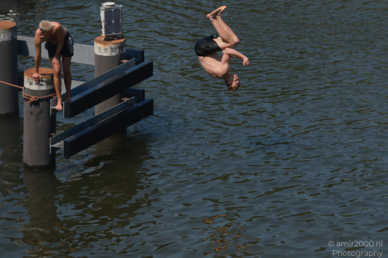 Man_Doing_Flip_Jump_Into_Canal_Amsterdam_Netherlands_People_Creative_Collection_Photography_Canon_EOS_R5_Mark_II_2026_002.JPG