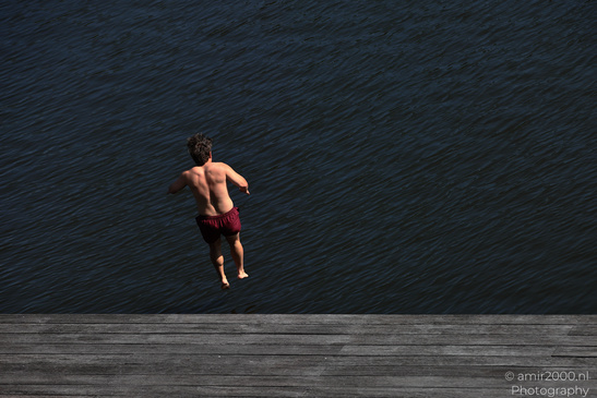 Man_Jumping_Into_Water_In_The_Canals_Of_Amsterdam_Netherlands_People_Creative_Collection_Photography_Canon_EOS_R5_Mark_II_2026_003.JPG