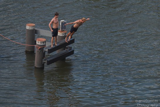 Men_Jumping_Into_Water_From_Dock_Amsterdam_Netherlands_People_Creative_Collection_Photography_Canon_EOS_R5_Mark_II_2026_003.JPG
