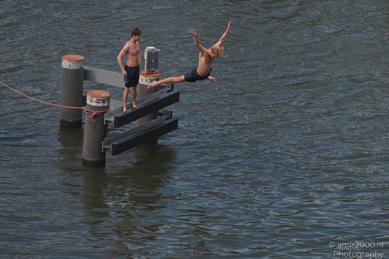 Men_Jumping_Into_Water_From_Dock_Amsterdam_Netherlands_People_Creative_Collection_Photography_Canon_EOS_R5_Mark_II_2026_004.JPG