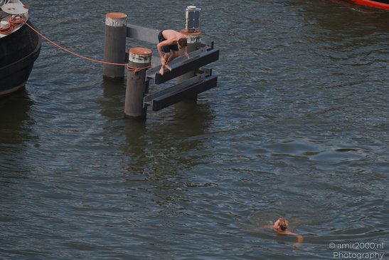 Men_Jumping_Into_Water_From_Dock_Amsterdam_Netherlands_People_Creative_Collection_Photography_Canon_EOS_R5_Mark_II_2026_010.JPG