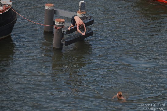 Men_Jumping_Into_Water_From_Dock_Amsterdam_Netherlands_People_Creative_Collection_Photography_Canon_EOS_R5_Mark_II_2026_011.JPG
