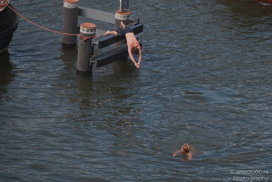 Men_Jumping_Into_Water_From_Dock_Amsterdam_Netherlands_People_Creative_Collection_Photography_Canon_EOS_R5_Mark_II_2026_012.JPG