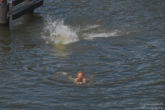 Men_Jumping_Into_Water_From_Dock_Amsterdam_Netherlands_People_Creative_Collection_Photography_Canon_EOS_R5_Mark_II_2026_015.JPG