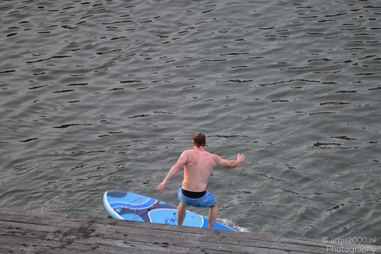 Men_On_Paddleboard_Jumping_Into_Water_Amsterdam_Netherlands_People_Creative_Collection_Photography_Canon_EOS_R5_Mark_II_2026_002.JPG