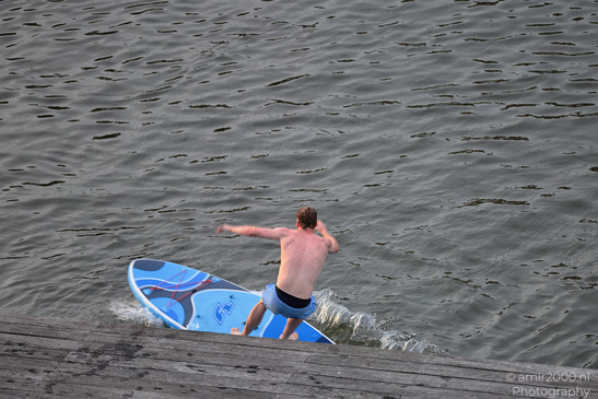 Men_On_Paddleboard_Jumping_Into_Water_Amsterdam_Netherlands_People_Creative_Collection_Photography_Canon_EOS_R5_Mark_II_2026_003.JPG