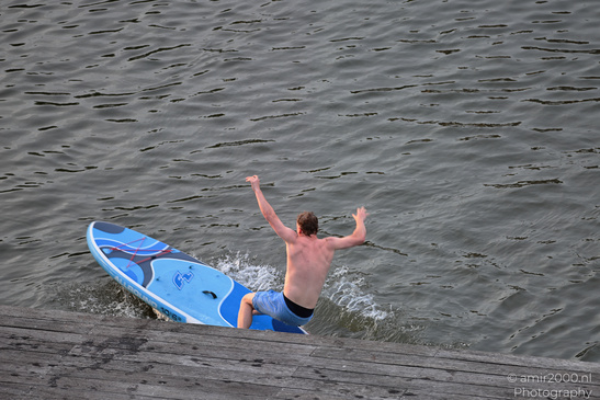 Men_On_Paddleboard_Jumping_Into_Water_Amsterdam_Netherlands_People_Creative_Collection_Photography_Canon_EOS_R5_Mark_II_2026_004.JPG