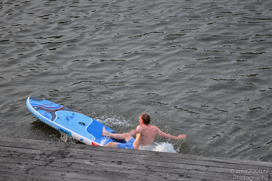 Men_On_Paddleboard_Jumping_Into_Water_Amsterdam_Netherlands_People_Creative_Collection_Photography_Canon_EOS_R5_Mark_II_2026_005.JPG
