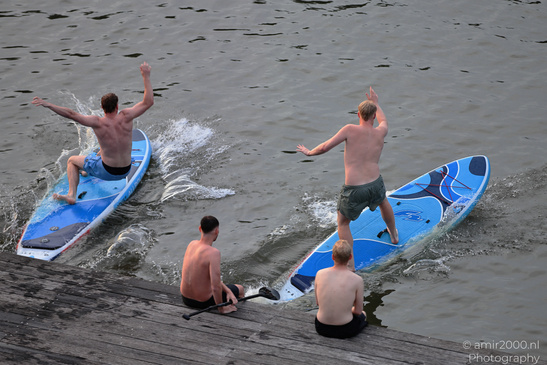 Men_On_Paddleboard_Jumping_Into_Water_Amsterdam_Netherlands_People_Creative_Collection_Photography_Canon_EOS_R5_Mark_II_2026_010.JPG