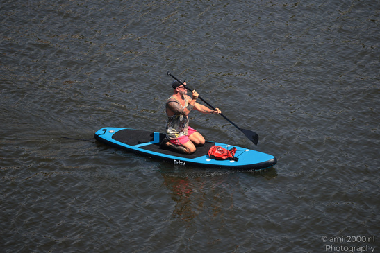 Paddleboard_On_Canal_Amsterdam_Netherlands_People_Creative_Collection_Photography_Canon_EOS_R5_Mark_II_2026_002.JPG