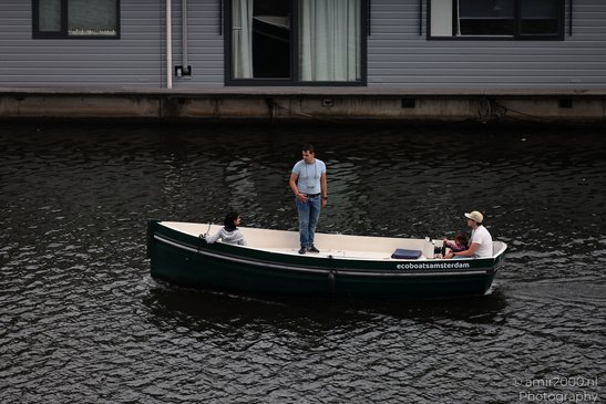 People_On_Boats_In_The_Canals_Of_Amsterdam_Netherlands_People_Creative_Collection_Photography_Canon_EOS_R5_Mark_II_2026_016.JPG