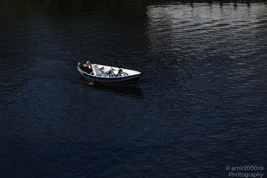People_On_Boats_In_The_Canals_Of_Amsterdam_Netherlands_People_Creative_Collection_Photography_Canon_EOS_R5_Mark_II_2026_017.JPG