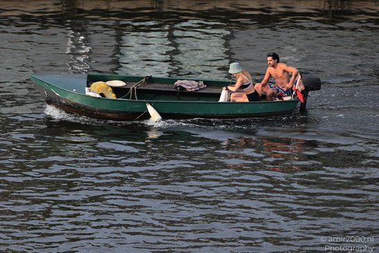 People_On_Boats_In_The_Canals_Of_Amsterdam_Netherlands_People_Creative_Collection_Photography_Canon_EOS_R5_Mark_II_2026_018.JPG