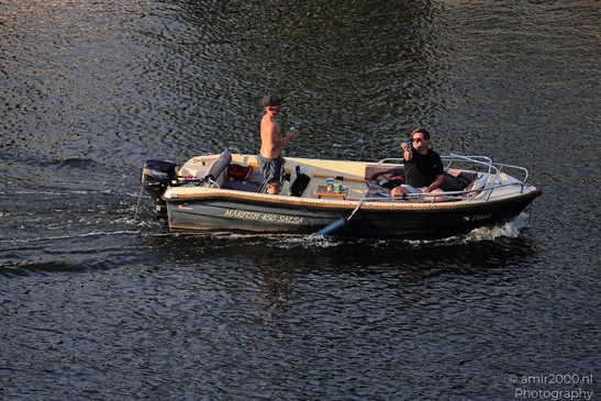 People_On_Boats_In_The_Canals_Of_Amsterdam_Netherlands_People_Creative_Collection_Photography_Canon_EOS_R5_Mark_II_2026_019.JPG