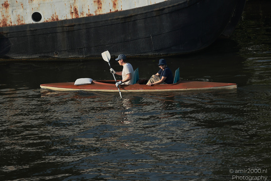 People_Paddling_In_The_Canals_Amsterdam_Netherlands_People_Creative_Collection_Photography_Canon_EOS_R5_Mark_II_2026_001.JPG