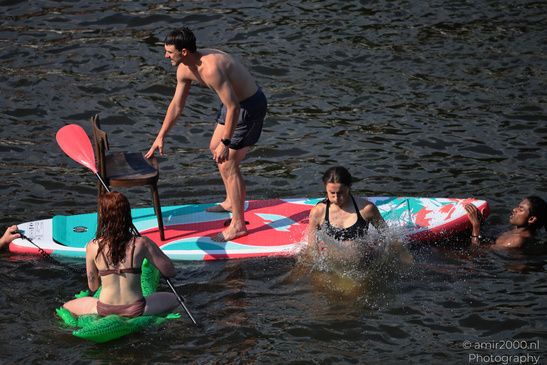 Playing_In_The_Canal_Amsterdam_Netherlands_People_Creative_Collection_Photography_Canon_EOS_R5_Mark_II_2026_001.JPG