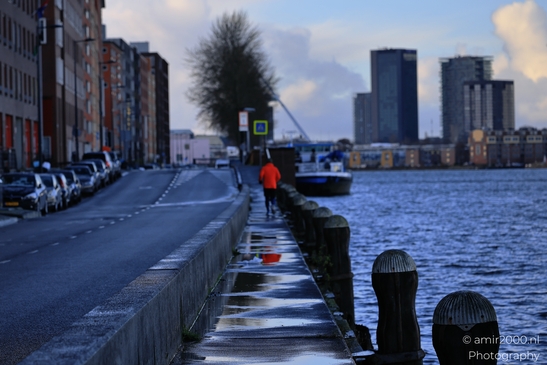 Runner_On_Pathway_Next_To_A_Canal_Amsterdam_Netherlands_People_Creative_Collection_Photography_Canon_EOS_R5_Mark_II_2026_002.JPG