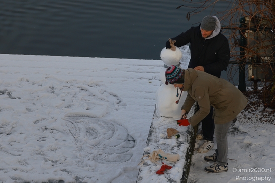 Snowman_With_Heartshaped_Sign_Inviting_Series_Amsterdam_Netherlands_People_Creative_Collection_Photography_Canon_EOS_R5_Mark_II_2026_001.JPG
