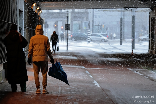 Snowy_Cityscape_With_Pedestrians_And_Umbrellas_Amsterdam_Netherlands_People_Creative_Collection_Photography_Canon_EOS_R5_Mark_II_2026_001.JPG