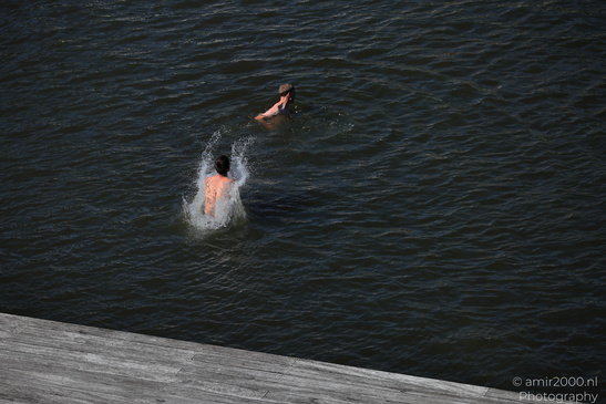 The_Jump_Into_The_Canal_Amsterdam_Netherlands_People_Creative_Collection_Photography_Canon_EOS_R5_Mark_II_2026_006.JPG