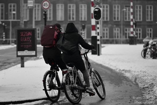 Urban_Cyclists_Navigating_Snowy_Streets_Amsterdam_Netherlands_People_Creative_Collection_Photography_Canon_EOS_R5_Mark_II_2026_013.JPG