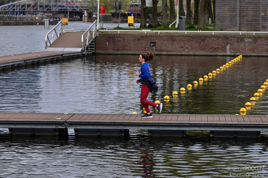 Woman_Running_On_Wooden_Dock_Amsterdam_Netherlands_People_Creative_Collection_Photography_Canon_EOS_R5_Mark_II_2026_001.JPG