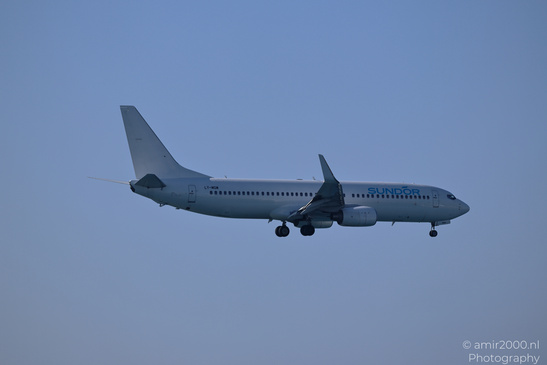 Sundor_Boeing_737-800_LY-MGM_Landing_Larnaca_Cyprus_Aviation_Photography_Canon_EOS_R5_Mark_II_2026_003.JPG