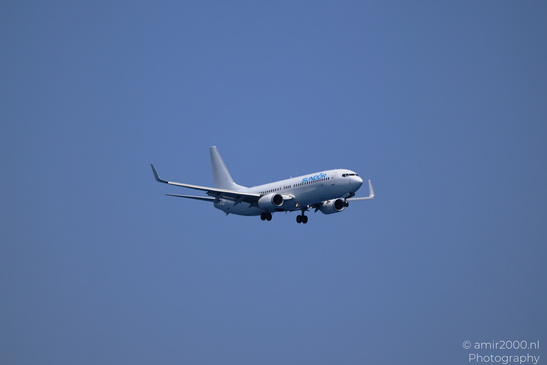 Sundor_Boeing_737-800_LY-MGM_Landing_Larnaca_Cyprus_Aviation_Photography_Canon_EOS_R5_Mark_II_2026_004.JPG
