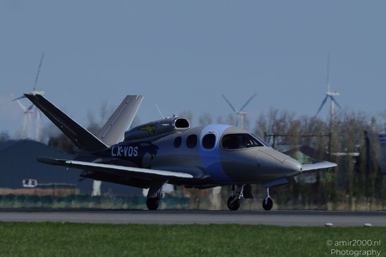 The_Cirrus_G2_Vision_Jet_LX-VDS_Landing_Schiphol_Netherlands_Aviation_Photography_Canon_EOS_R5_Mark_II_2026_005.JPG