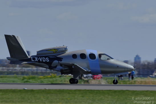 The_Cirrus_G2_Vision_Jet_LX-VDS_Landing_Schiphol_Netherlands_Aviation_Photography_Canon_EOS_R5_Mark_II_2026_007.JPG