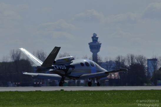 The_Cirrus_G2_Vision_Jet_LX-VDS_Landing_Schiphol_Netherlands_Aviation_Photography_Canon_EOS_R5_Mark_II_2026_009.JPG