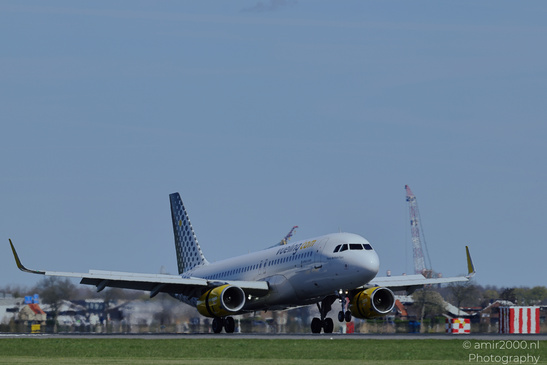 Vueling_Airbus_A320-200_EC-MVE_Planey_Mcplane_Face_Landing_Schiphol_Netherlands_Aviation_Photography_Canon_EOS_R5_Mark_II_2026_001.JPG