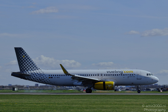Vueling_Airbus_A320-200_EC-MVE_Planey_Mcplane_Face_Landing_Schiphol_Netherlands_Aviation_Photography_Canon_EOS_R5_Mark_II_2026_004.JPG