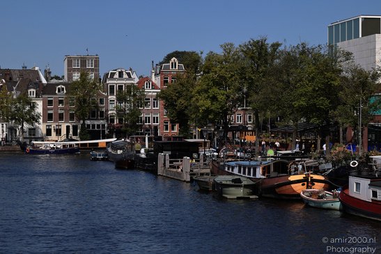 Canal_Scenery_In_The_Center_Of_Amsterdam_Netherlands_Cityscape_Photography_Canon_EOS_R5_Mark_II_2026_003.JPG