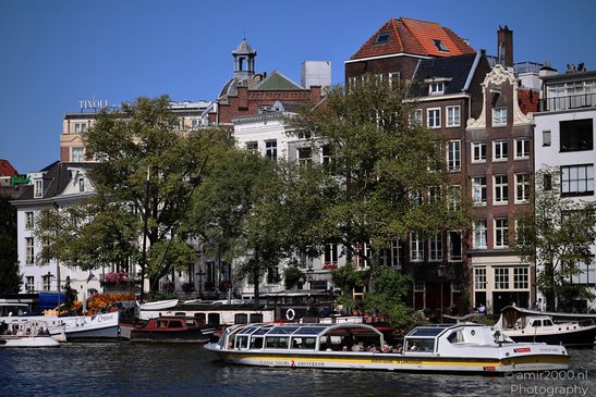 Canal_Scenery_In_The_Center_Of_Amsterdam_Netherlands_Cityscape_Photography_Canon_EOS_R5_Mark_II_2026_004.JPG