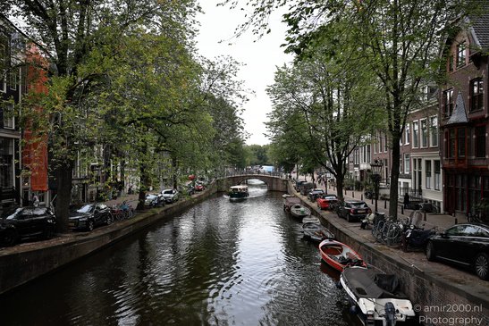 Canal_Scenery_In_The_Center_Of_Amsterdam_Netherlands_Cityscape_Photography_Canon_EOS_R5_Mark_II_2026_009.JPG