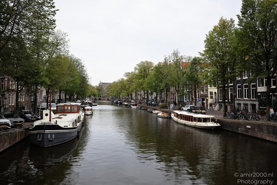 Canal_Scenery_In_The_Center_Of_Amsterdam_Netherlands_Cityscape_Photography_Canon_EOS_R5_Mark_II_2026_011.JPG