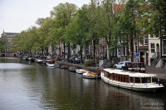 Canal_Scenery_In_The_Center_Of_Amsterdam_Netherlands_Cityscape_Photography_Canon_EOS_R5_Mark_II_2026_012.JPG