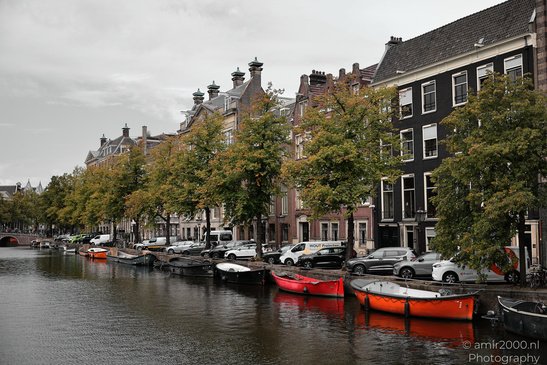 Canal_Scenery_In_The_Center_Of_Amsterdam_Netherlands_Cityscape_Photography_Canon_EOS_R5_Mark_II_2026_013.JPG