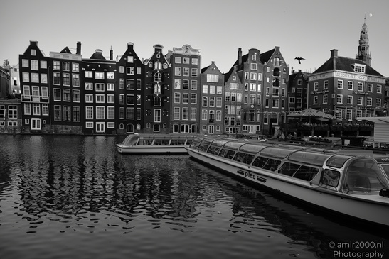Damrak_Canal_Houses_At_Golden_Hour_Amsterdam_Netherlands_Cityscape_Photography_Canon_EOS_R5_Mark_II_2026_004.JPG